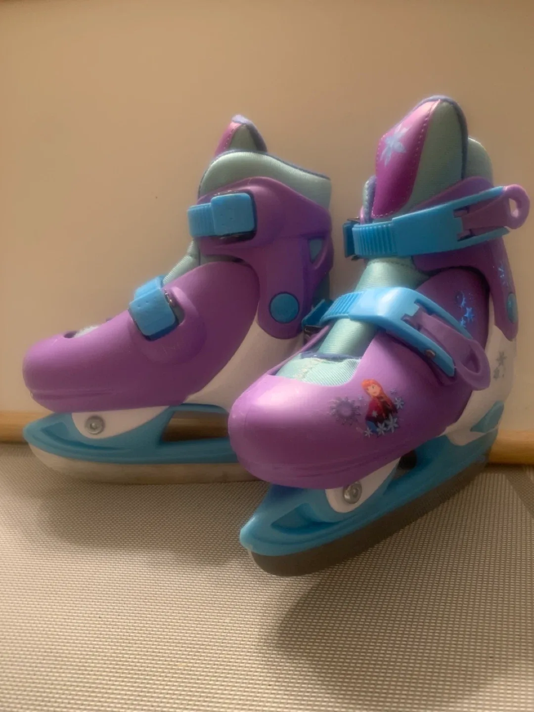 Disney Frozen Adjustable Ice Skates Size 8-11 image indicator(2)