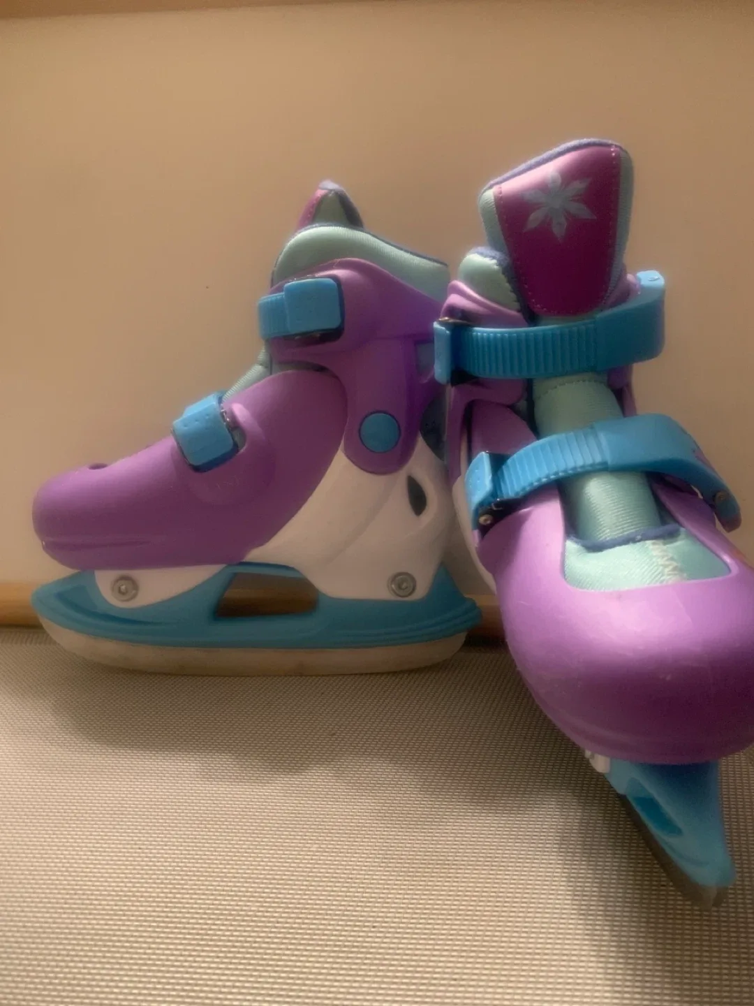 Disney Frozen Adjustable Ice Skates Size 8-11 image indicator(3)