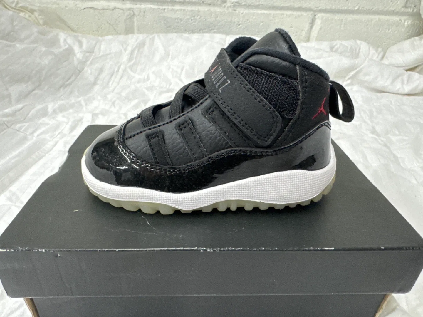 Jordan 11 Retro BT Size 6C