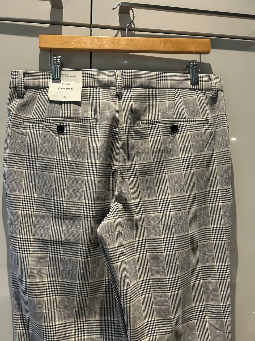 H&M Slim Fit Plaid Pants - Size 32 image indicator(5)