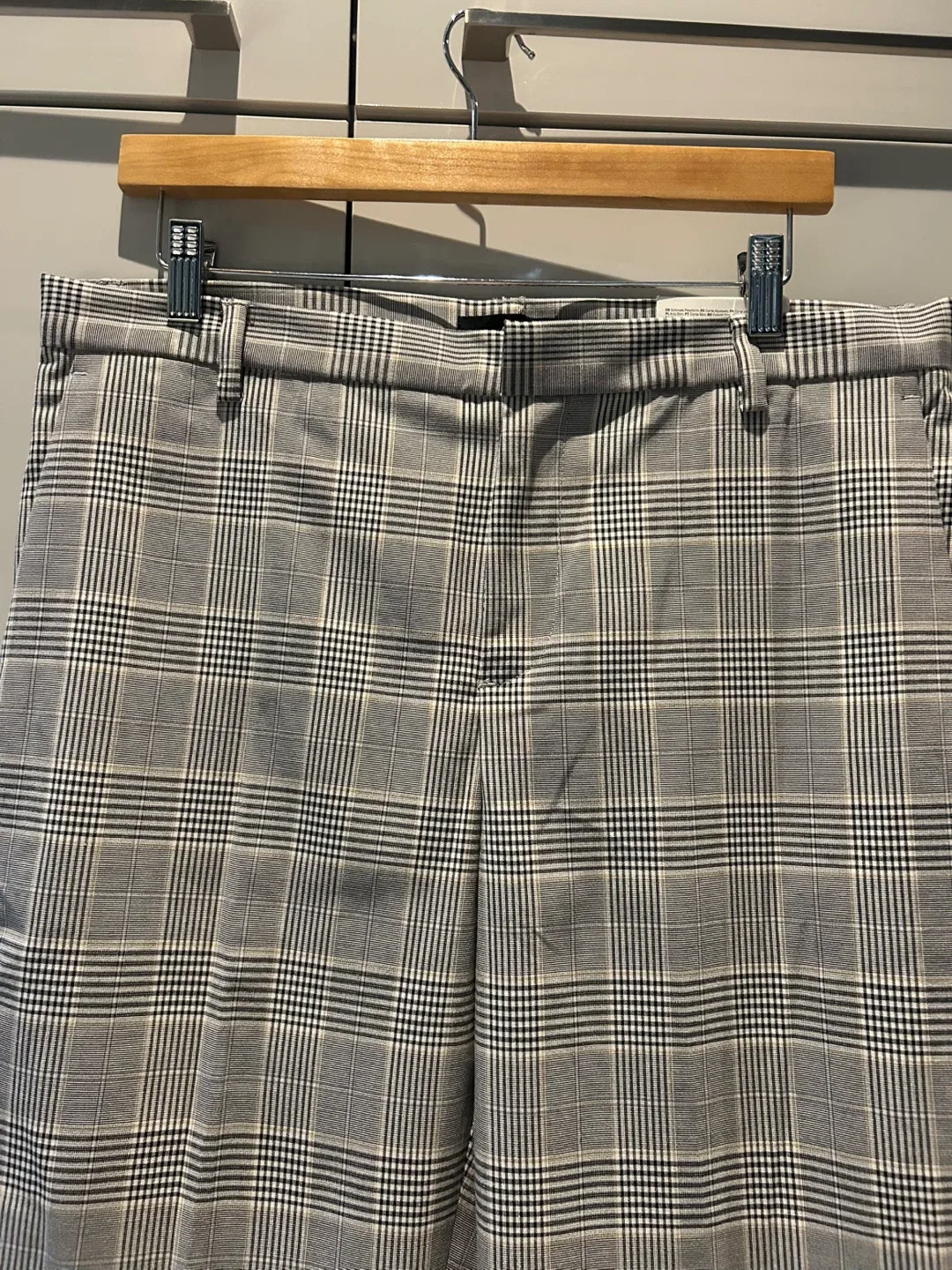 H&M Slim Fit Plaid Pants - Size 32 image indicator(4)