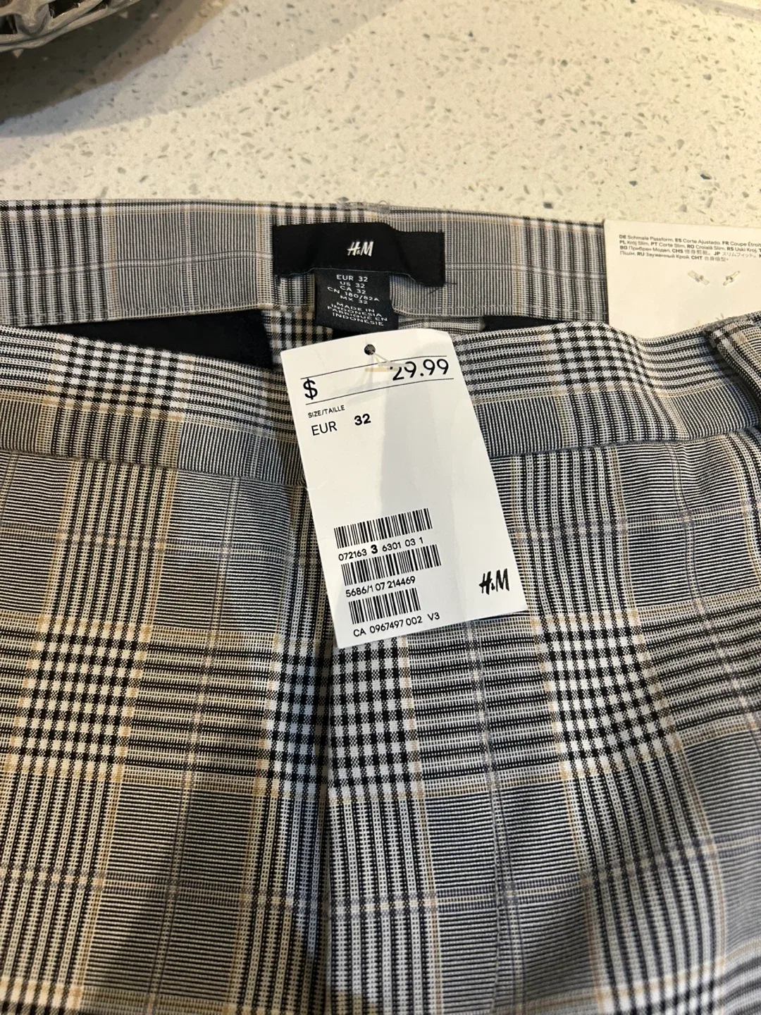 H&M Slim Fit Plaid Pants - Size 32 image indicator(6)