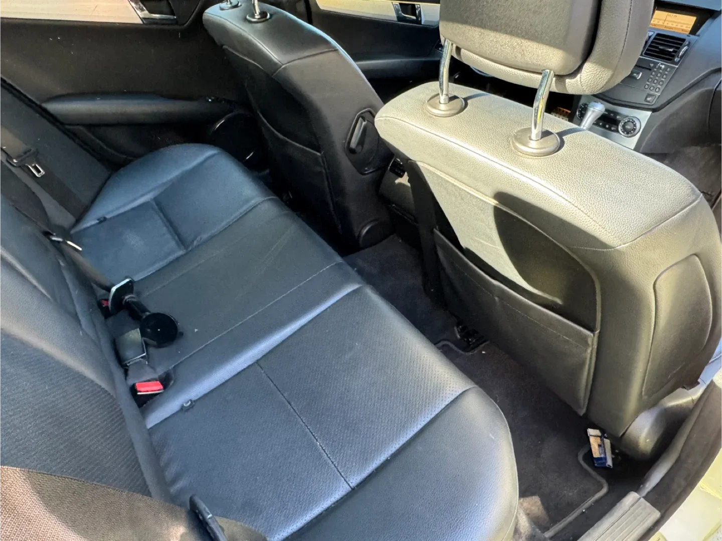 Mercedes-Benz C-Class image indicator(3)