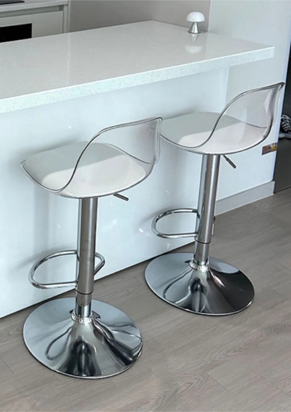 Adjustable  Bar Stool image indicator(5)