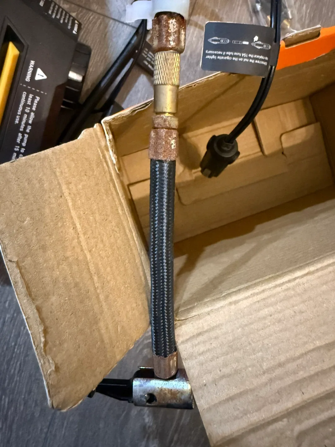 AstroAI Portable Car Air Pump image indicator(5)