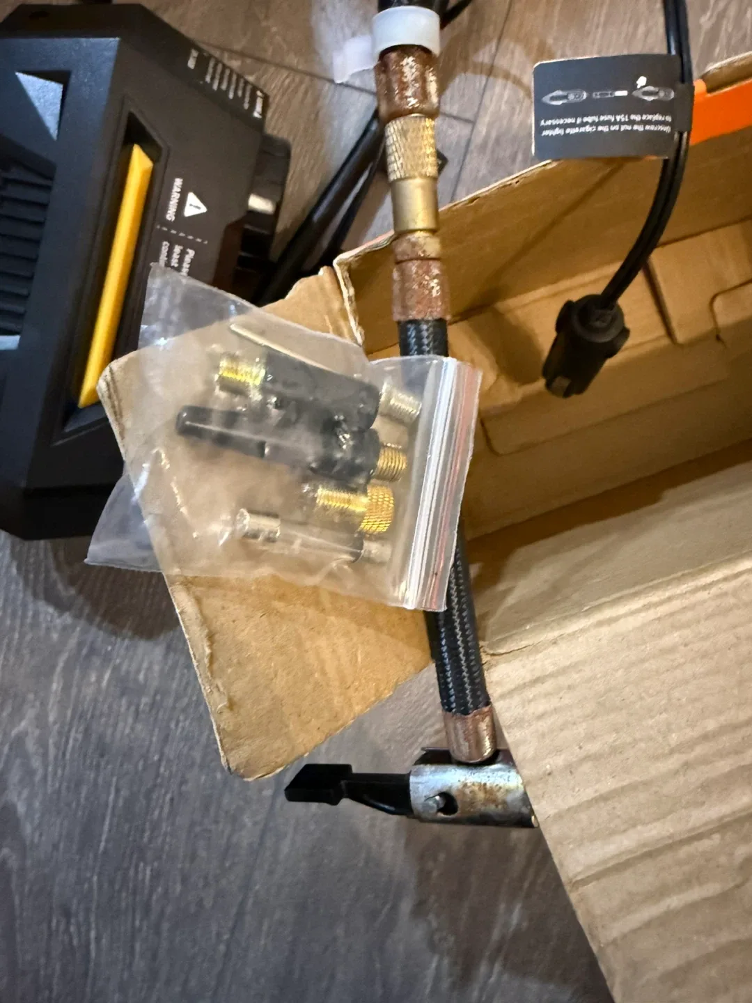 AstroAI Portable Car Air Pump image indicator(3)