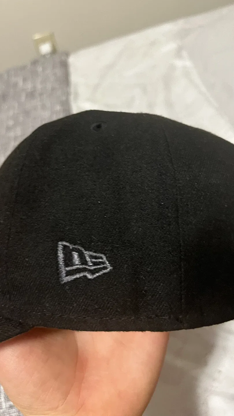 New Era NYC cap all black image indicator(3)