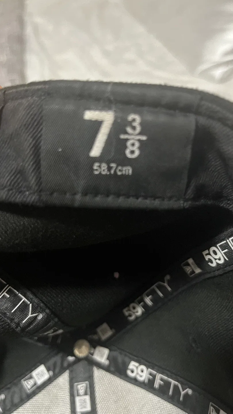 New Era NYC cap red image indicator(2)