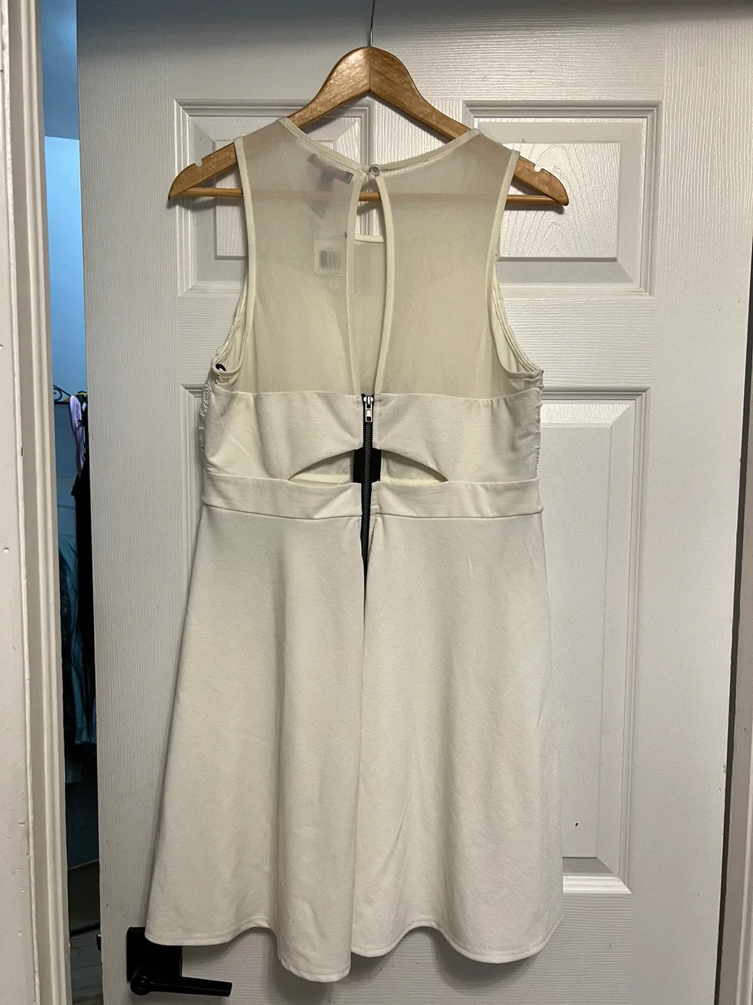 Material Girl White Dress - Size XL image indicator(2)