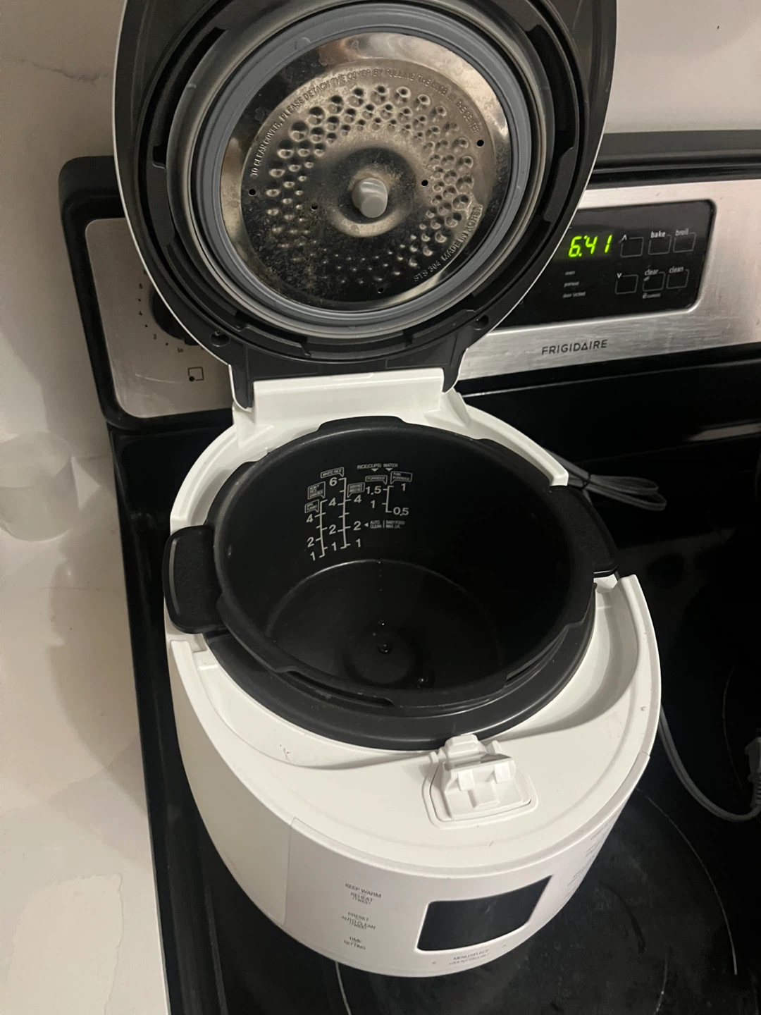 Cuckoo CRP-ST0609F Rice Cooker - photo 2