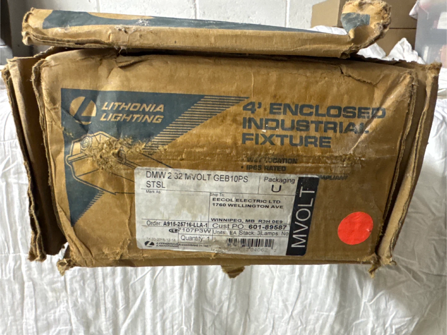 Lithonia Lighting 4' Enclosed Industrial Fixture - photo 2