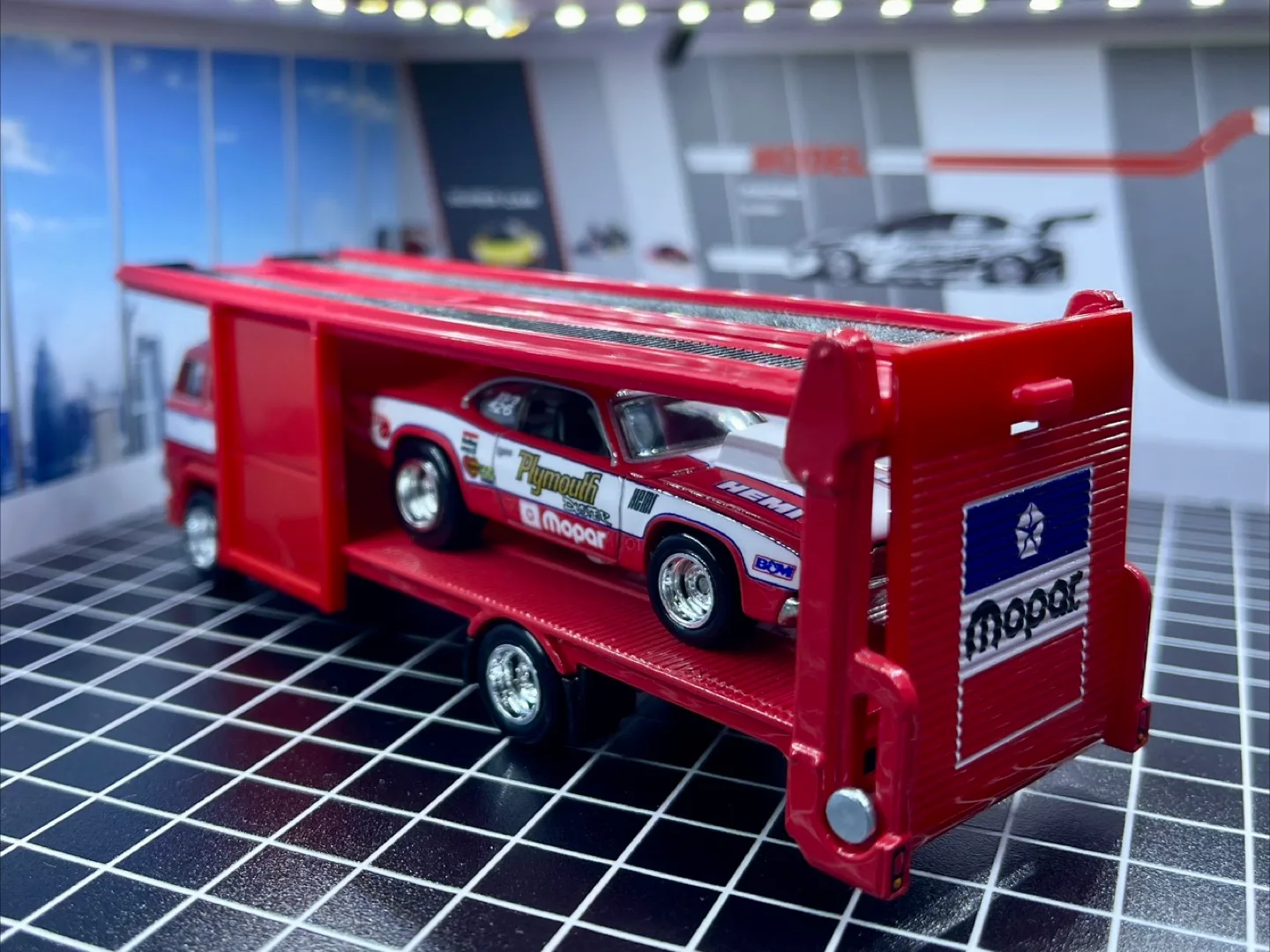 Hot Wheels Premium Team Transport image indicator(3)