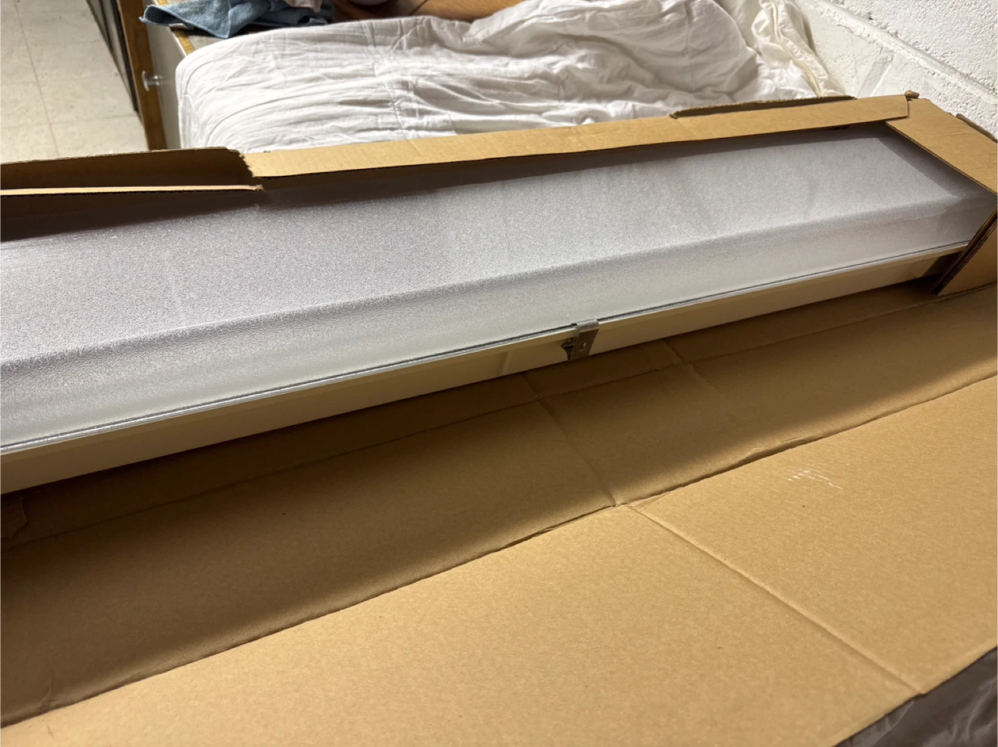 Lithonia Lighting 4' Enclosed Industrial Fixture - photo 3