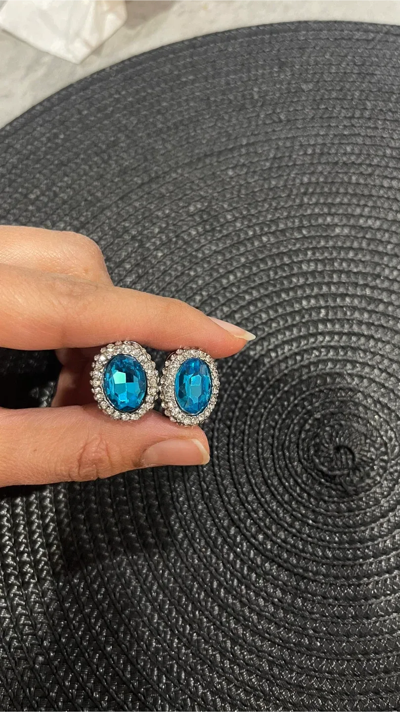 Blue Gem Earrings image indicator(4)