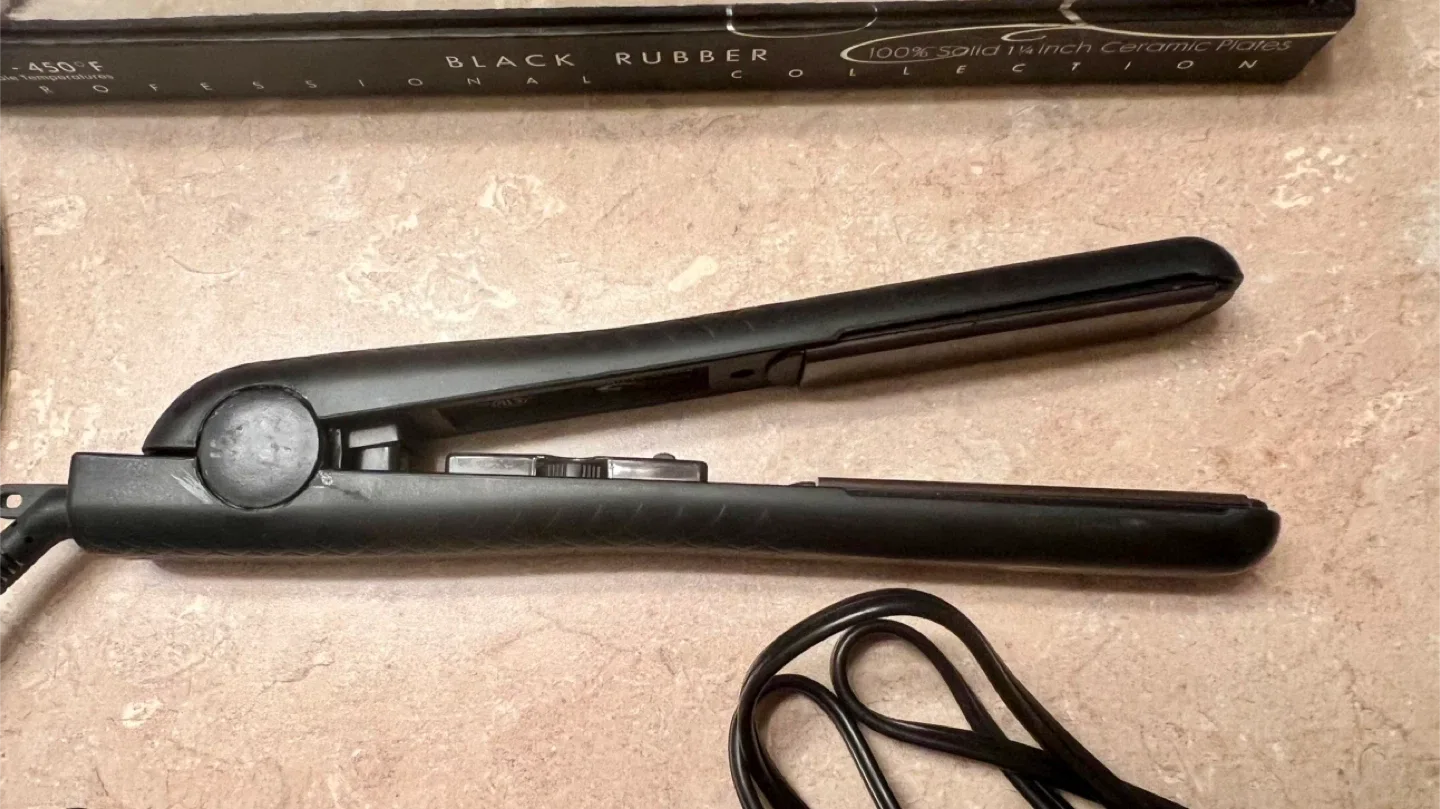 Ceramic hair flat iron 1 1/4 in. image indicator(5)