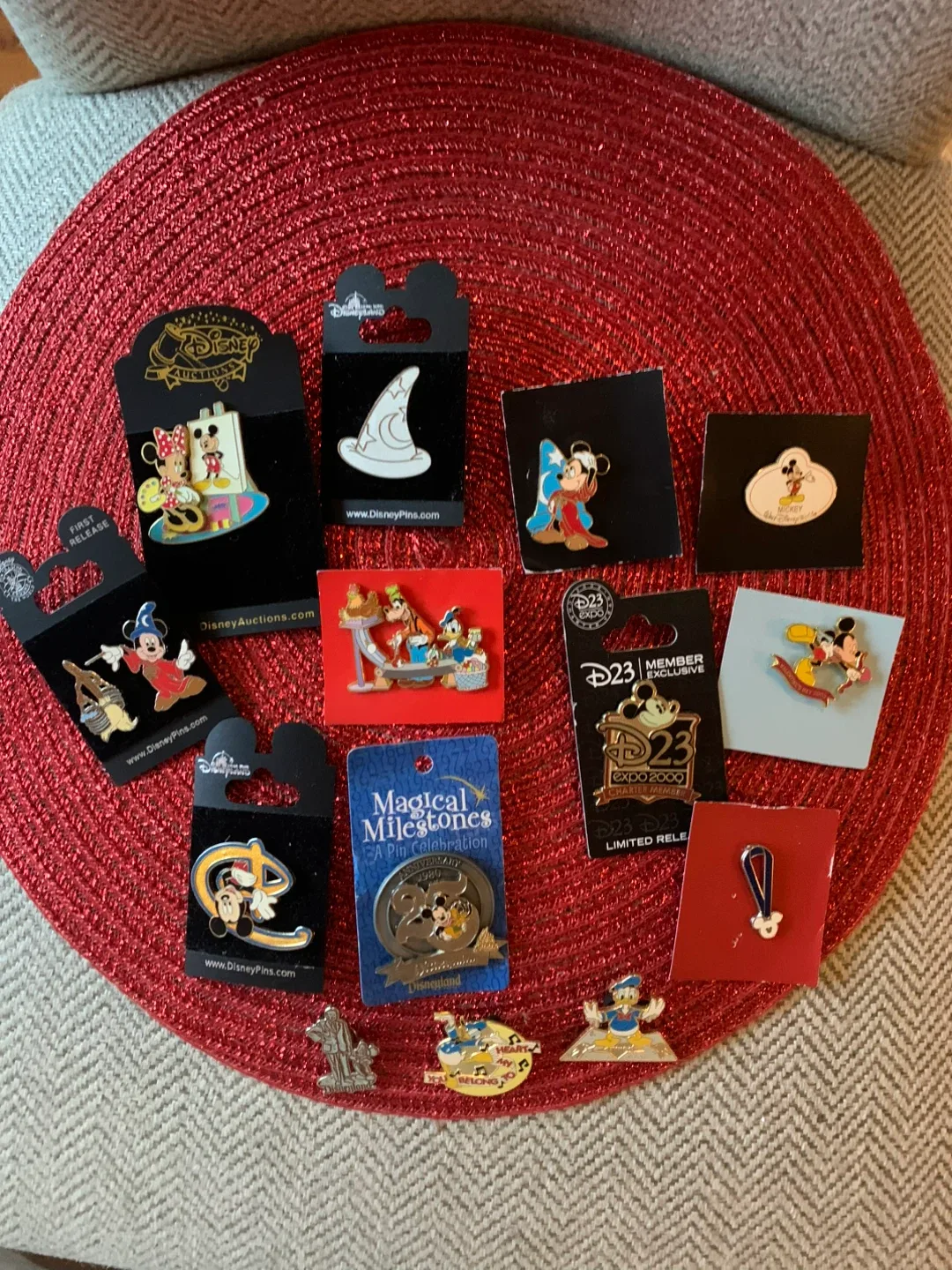 Disney Trading Pins Lot image indicator(2)