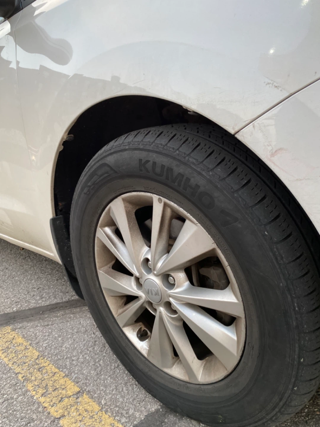 Kia Sedona rims and tires - photo 2