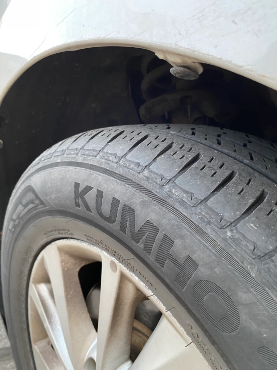 Kia Sedona rims and tires