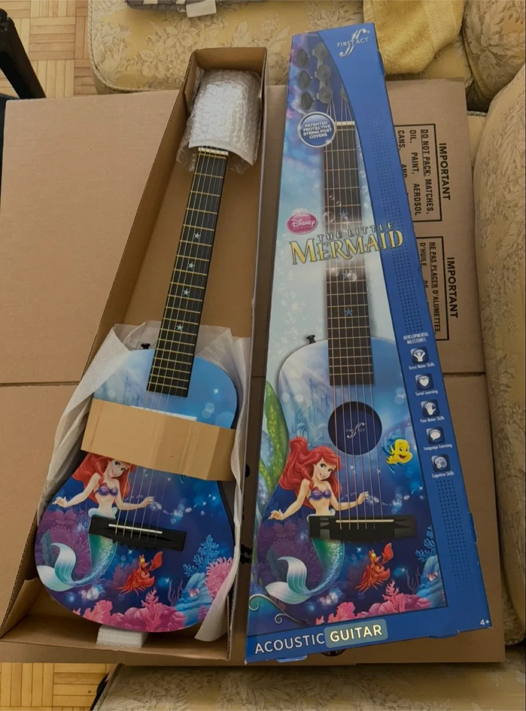 Disney The Little Mermaid Acoustic Guitar - New in Box! image indicator(3)