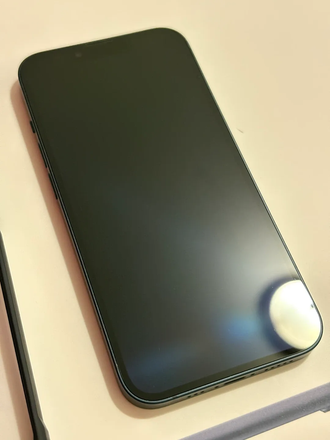 iPhone 13 128GB Midnight + ESR HaloLock Case image indicator(4)