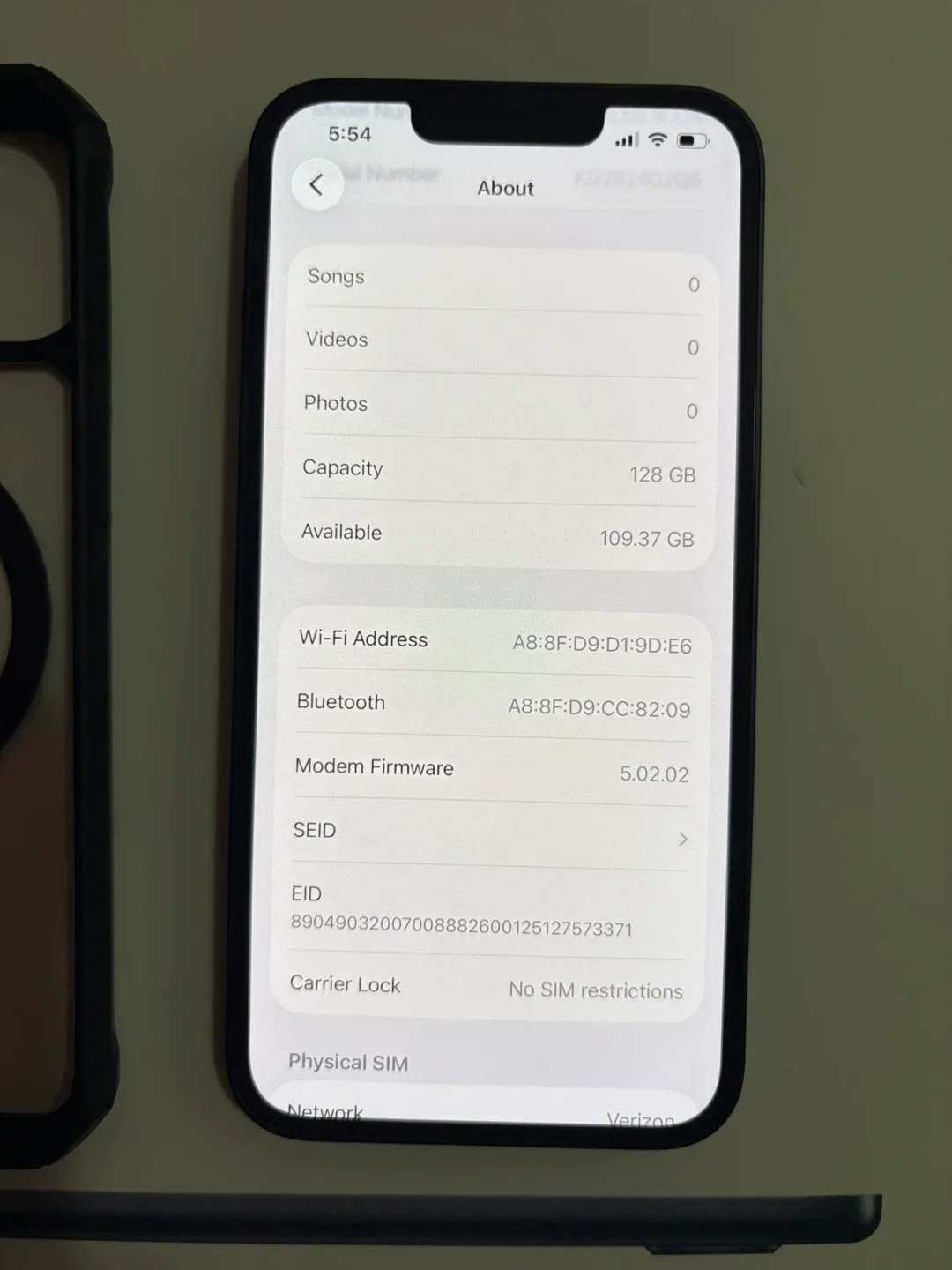 iPhone 13 128GB Midnight + ESR HaloLock Case image indicator(5)