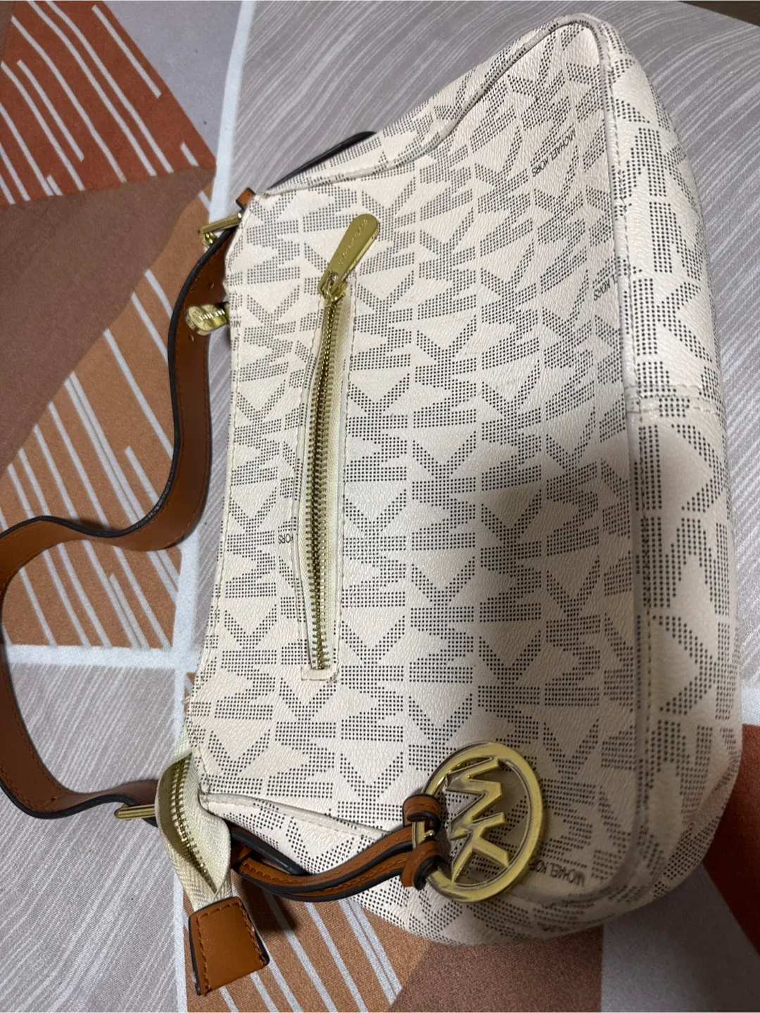 Michael Kors Cream/Brown Shoulder Bag image indicator(2)
