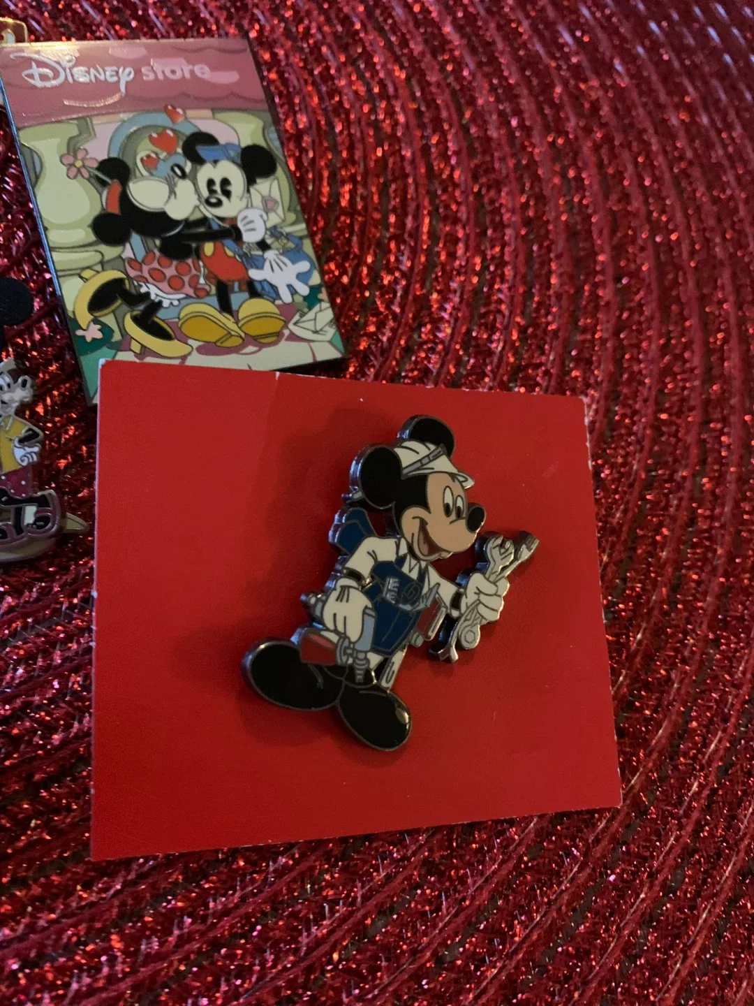 Disney Trading Pins image indicator(6)