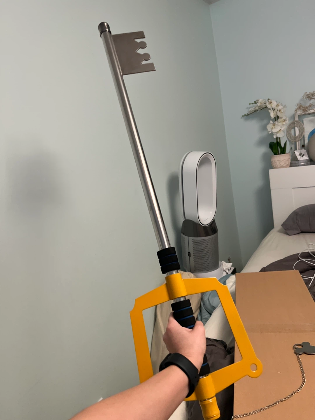 New is box Kingdom Hearts Keyblade Prop Replica - photo 2