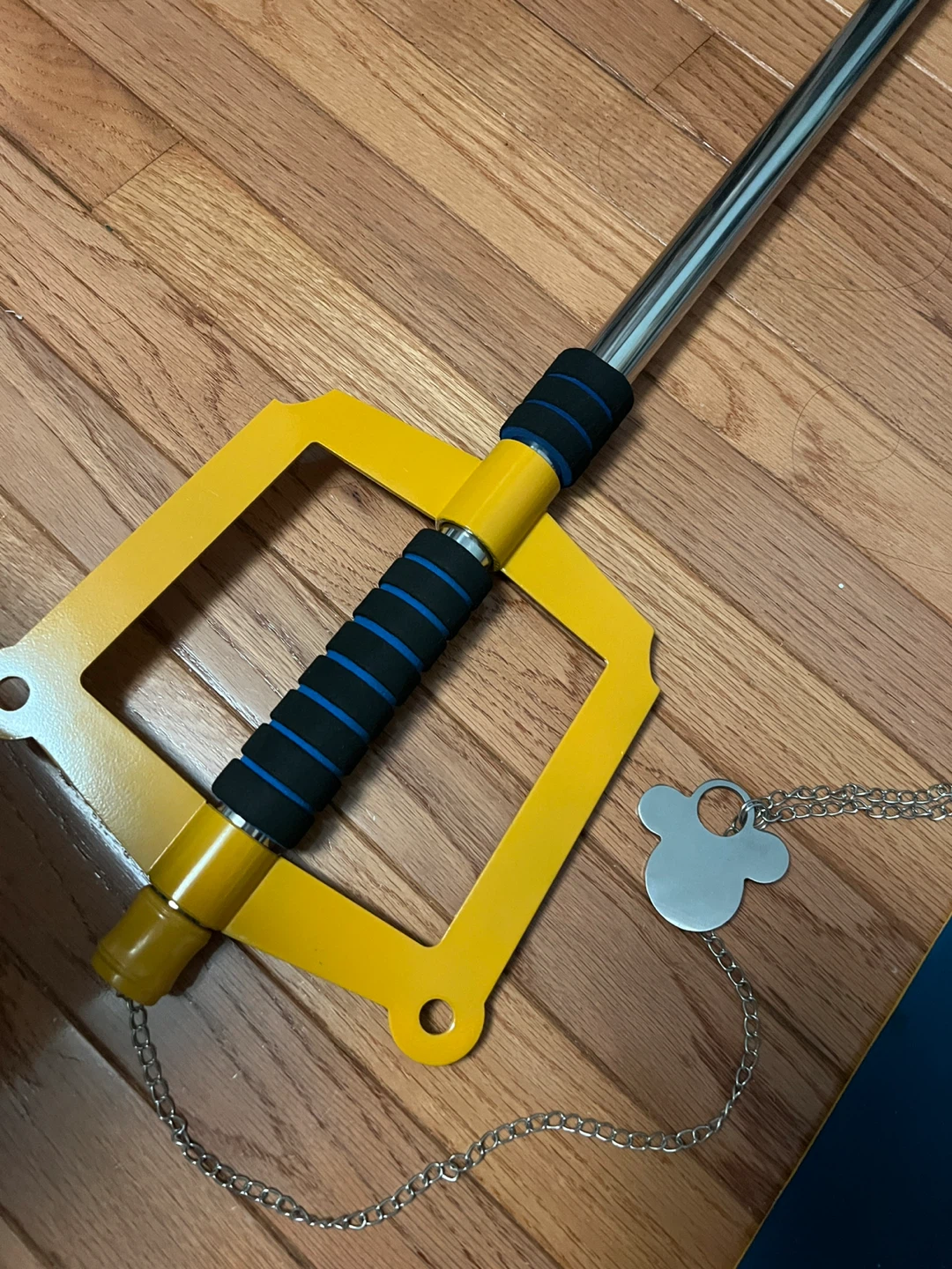 New is box Kingdom Hearts Keyblade Prop Replica - photo 3