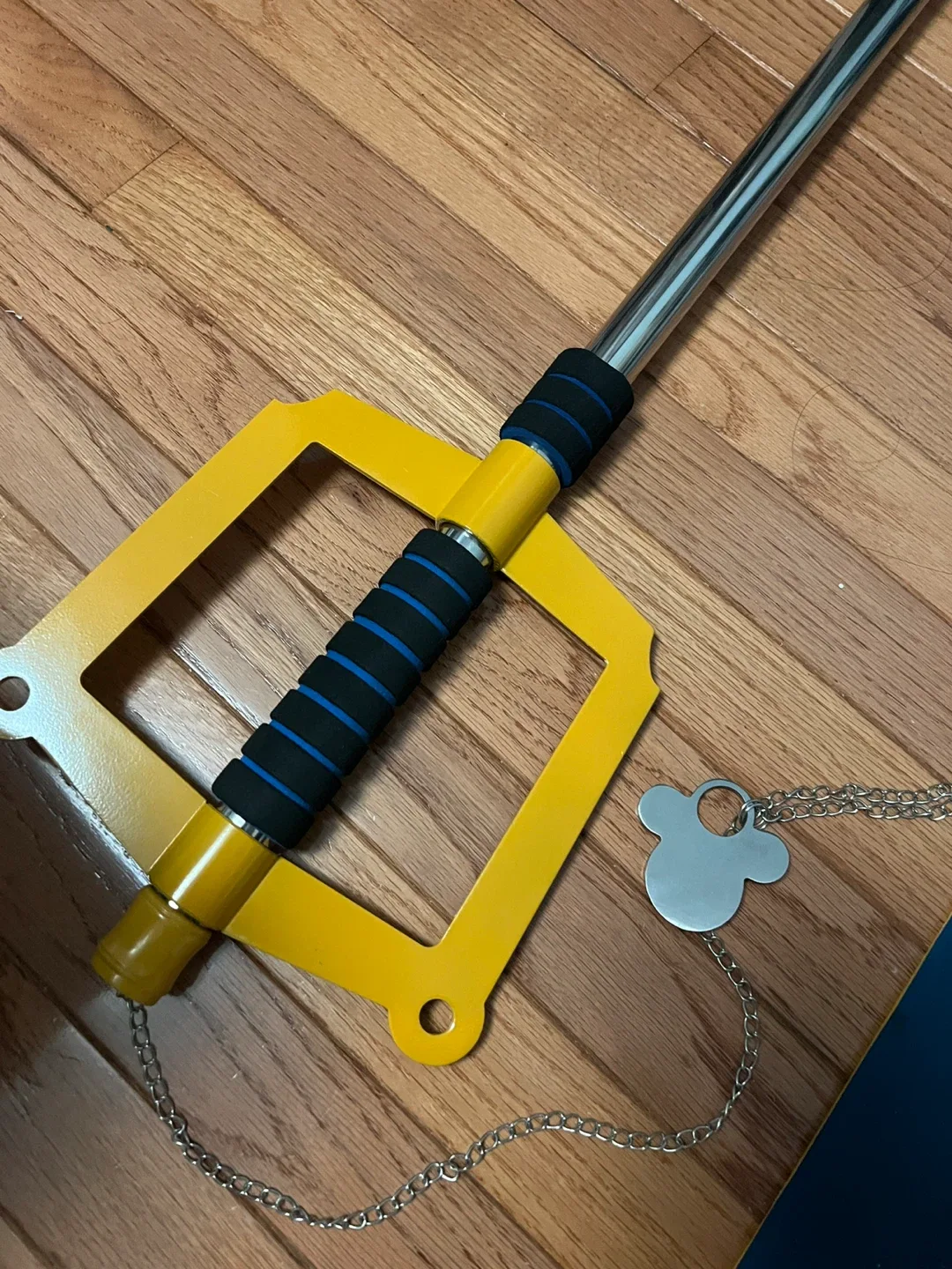 New is box Kingdom Hearts Keyblade Prop Replica image indicator(3)