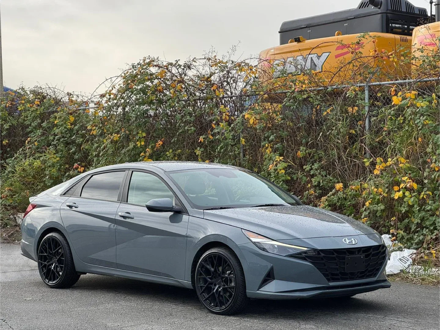 Hyundai Elantra - Gray Sedan