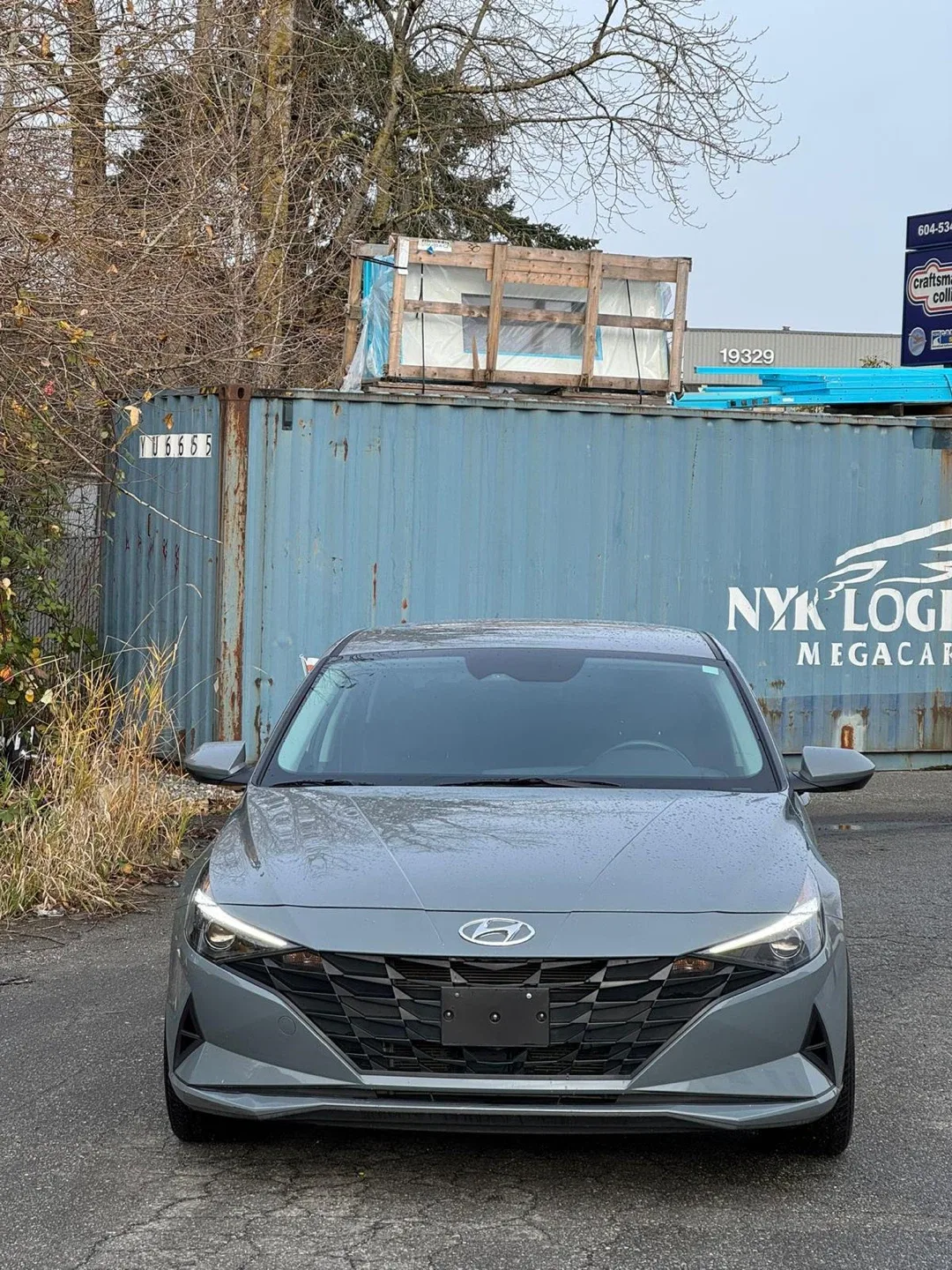 Hyundai Elantra - Gray Sedan image indicator(3)