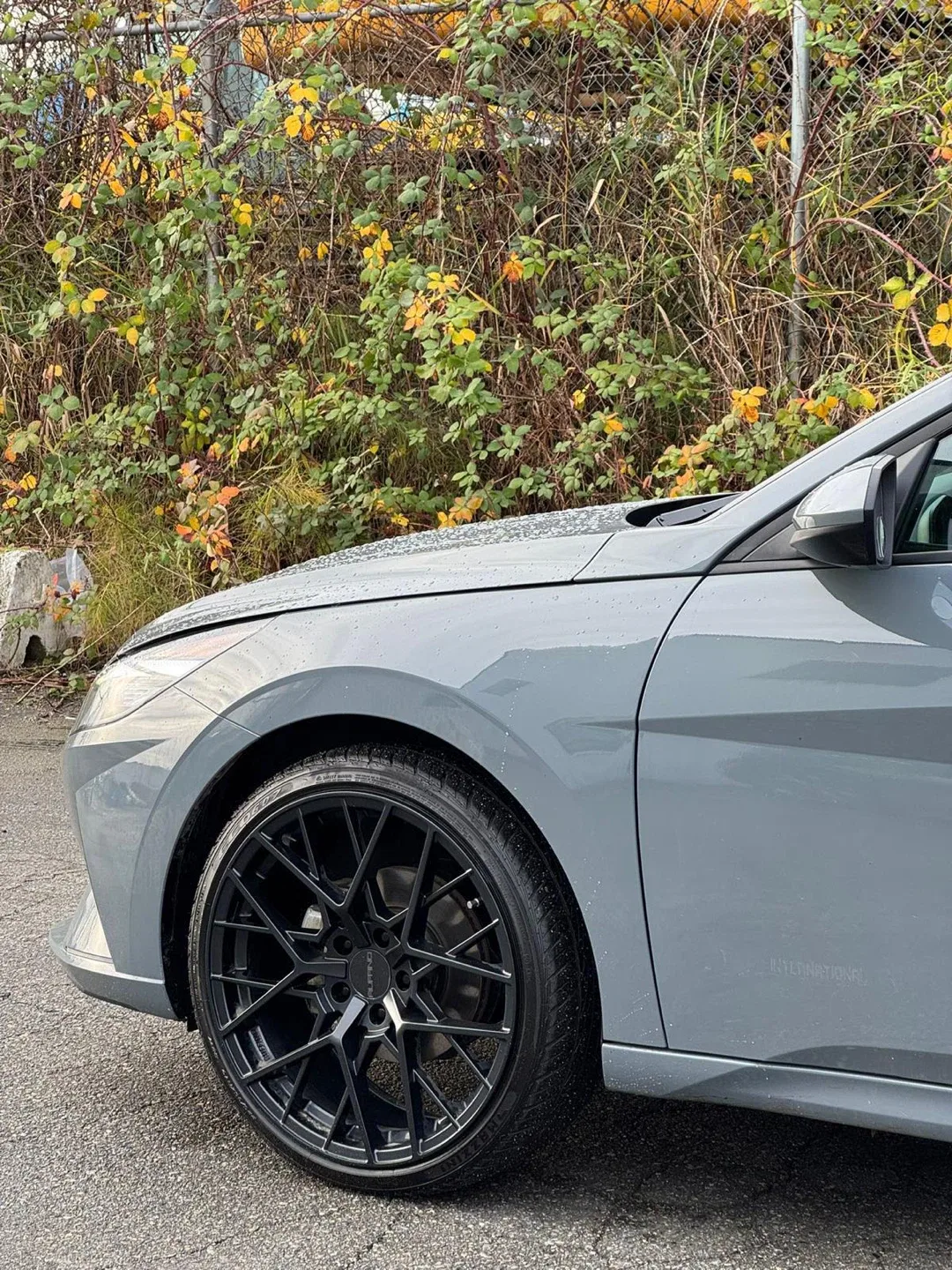 Hyundai Elantra - Gray Sedan image indicator(6)