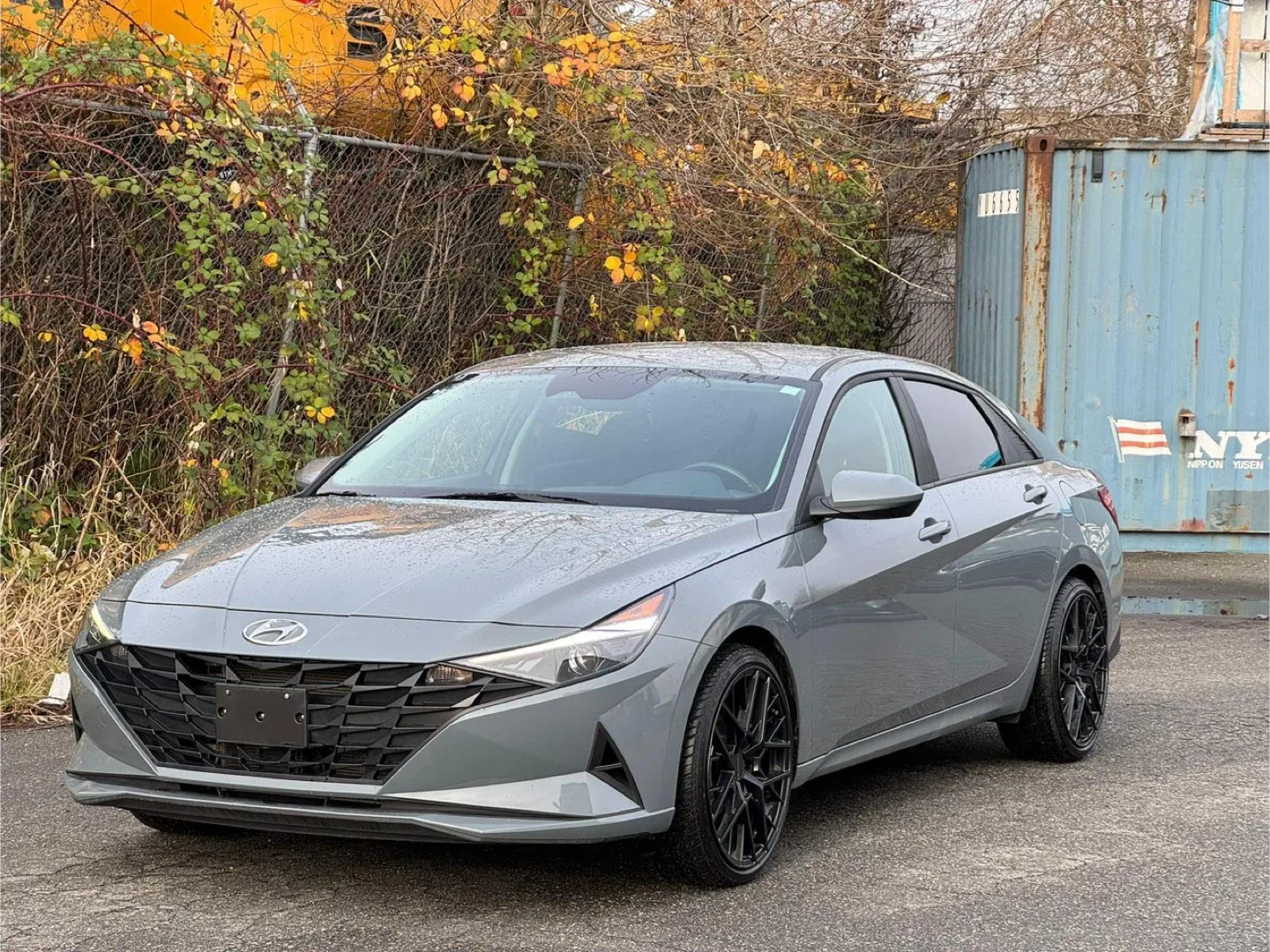 Hyundai Elantra - Gray Sedan image indicator(5)