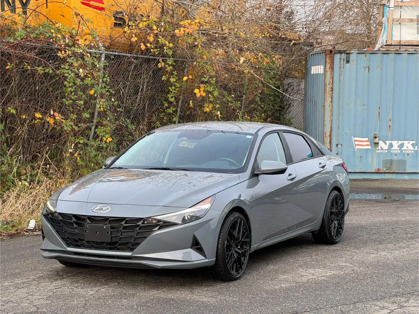 Hyundai Elantra - Gray Sedan image indicator(8)