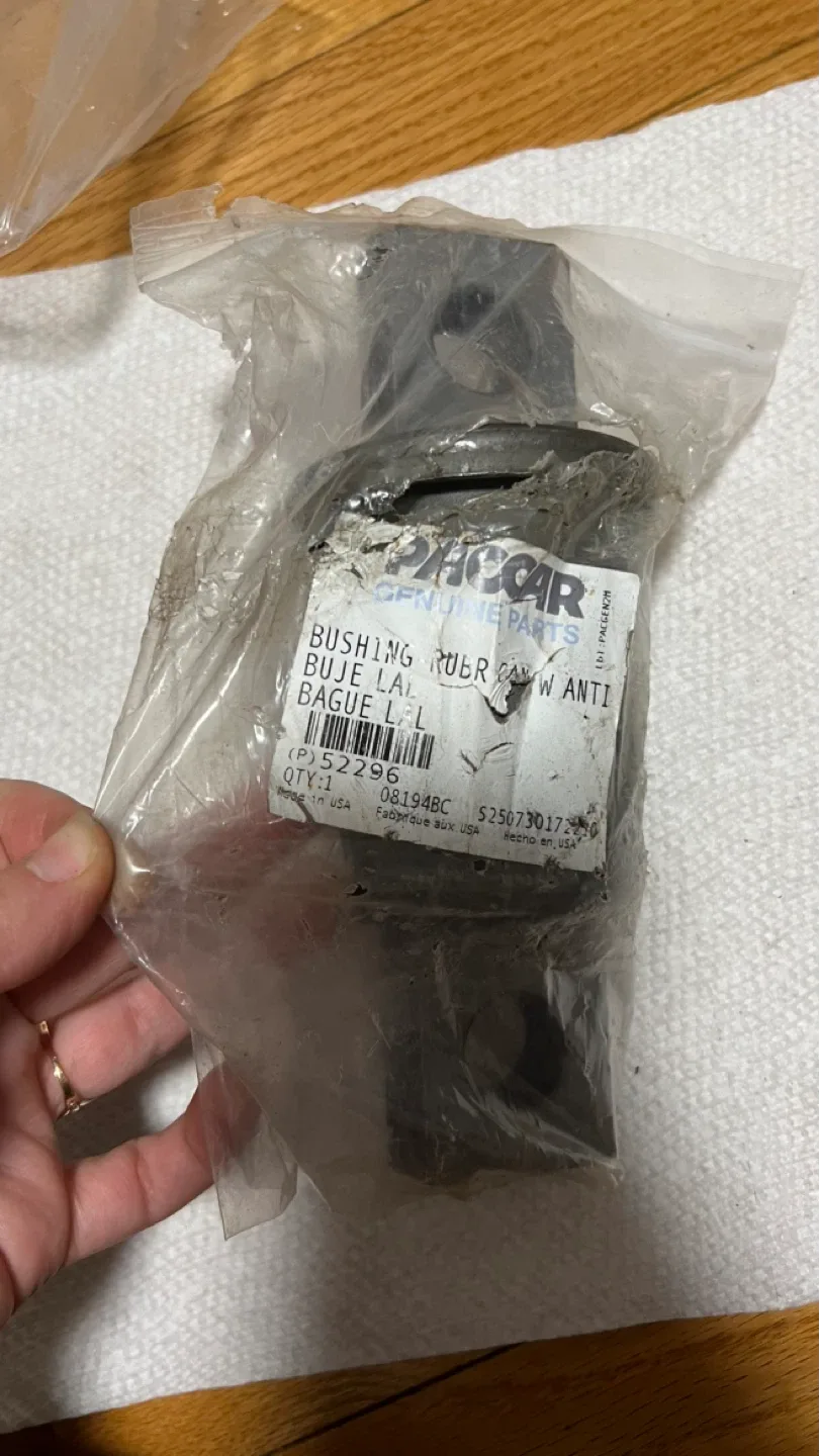 Paccar P52296 Bushing-Rubber Can w/Anti Buje LAL image indicator(2)