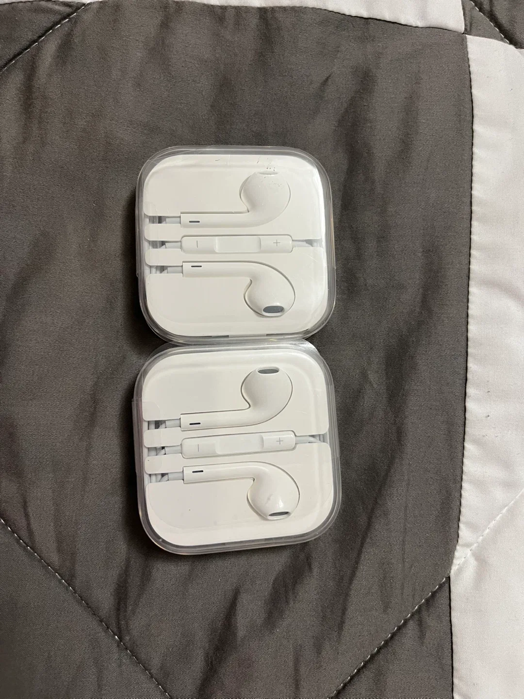 Apple EarPods with 3.5 mm Headphone Plug - New