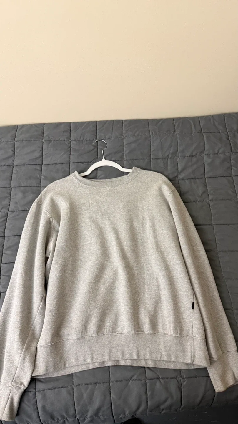 2 Sweatshirts image indicator(3)