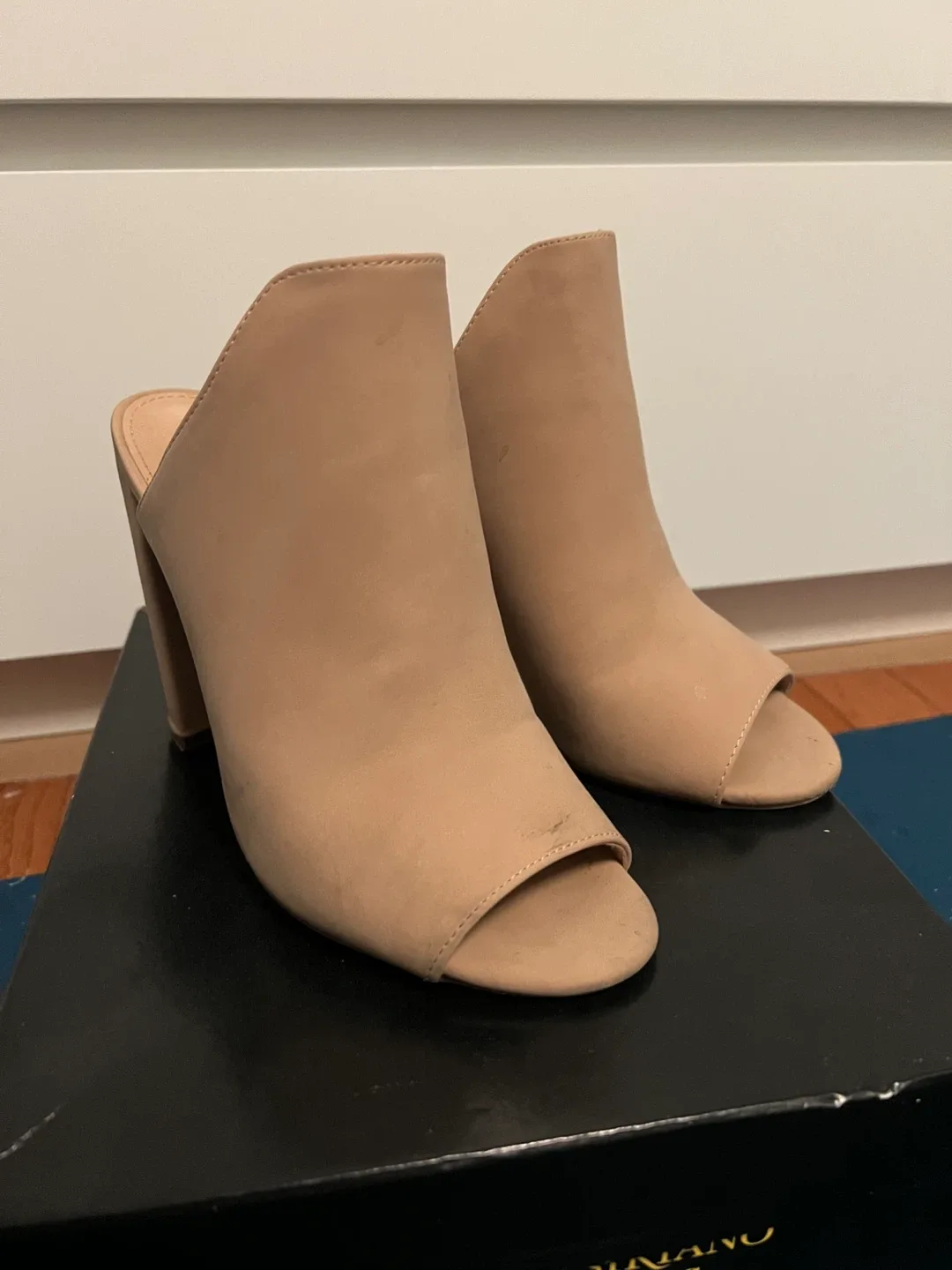 Christian Siriano Nude Heeled Mules Size 5.5 image indicator(2)
