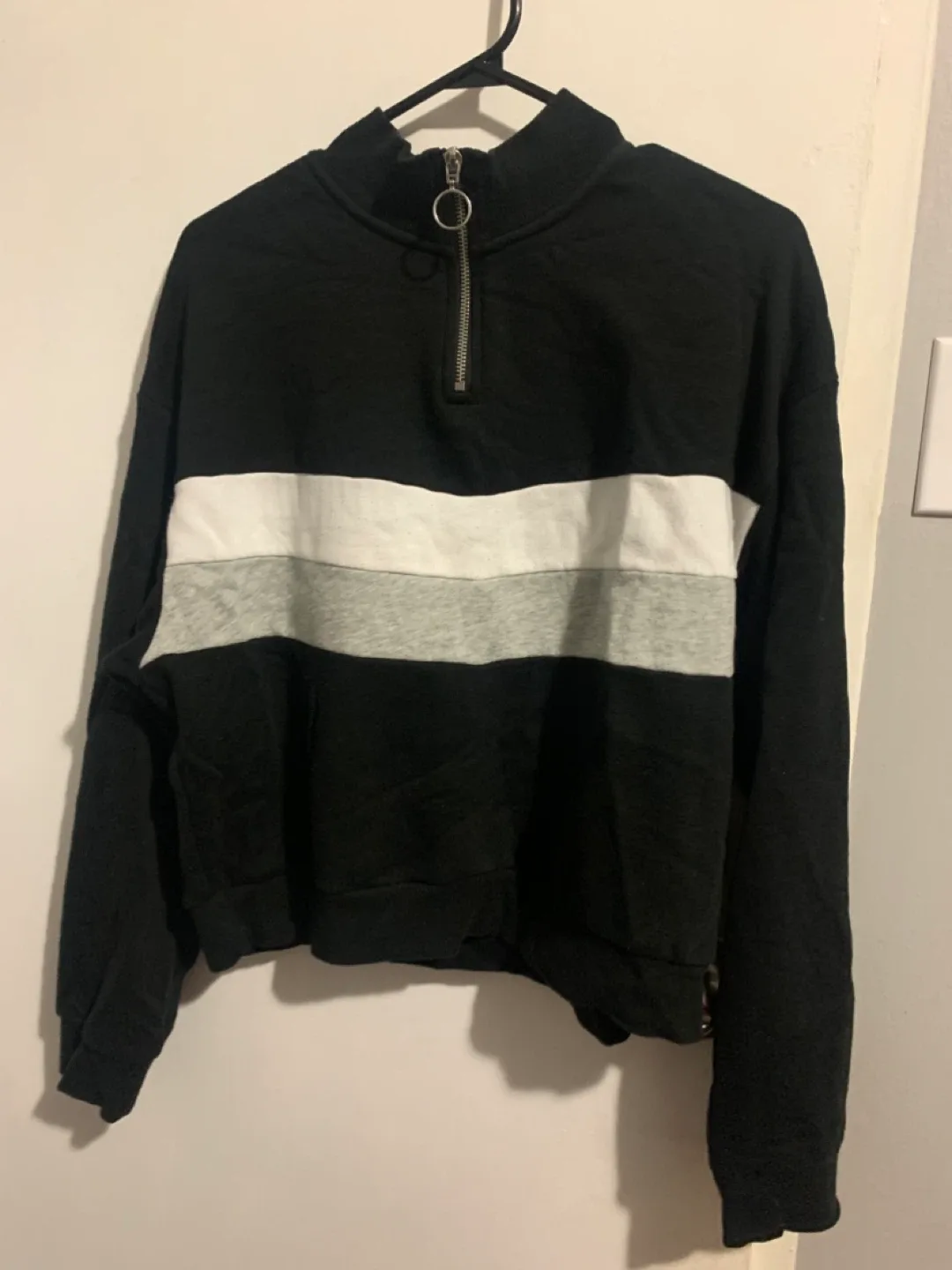 Black & white cropped sweater by George