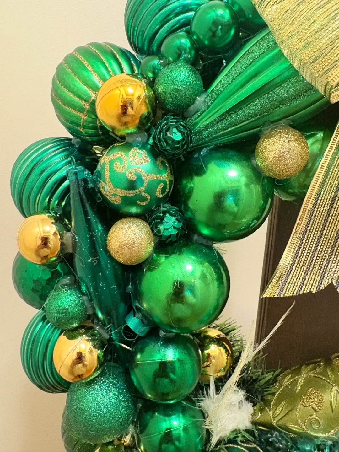 Green & Gold Ornament Wreath image indicator(3)