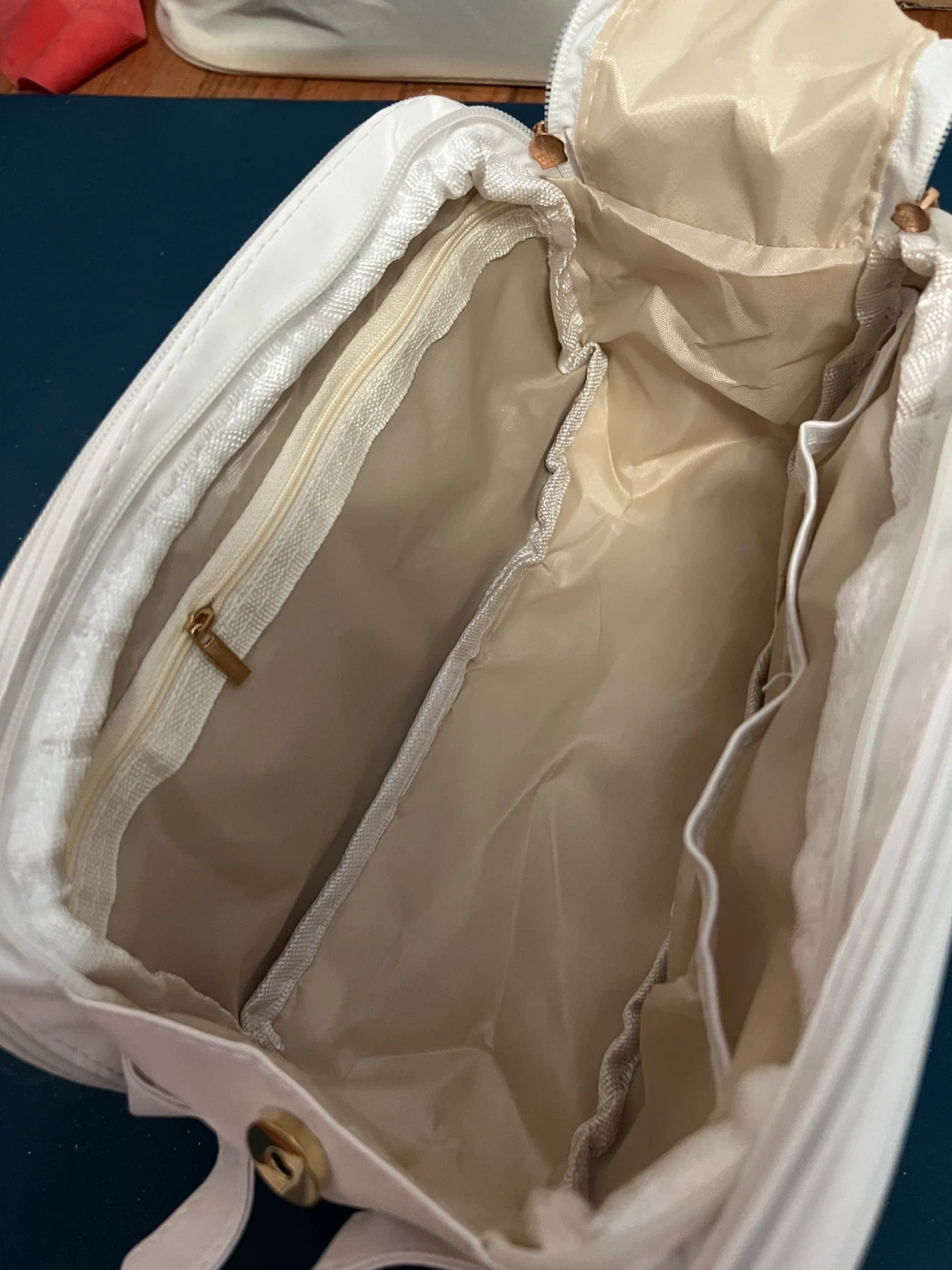 White Cosmetic Travel Bag - photo 3