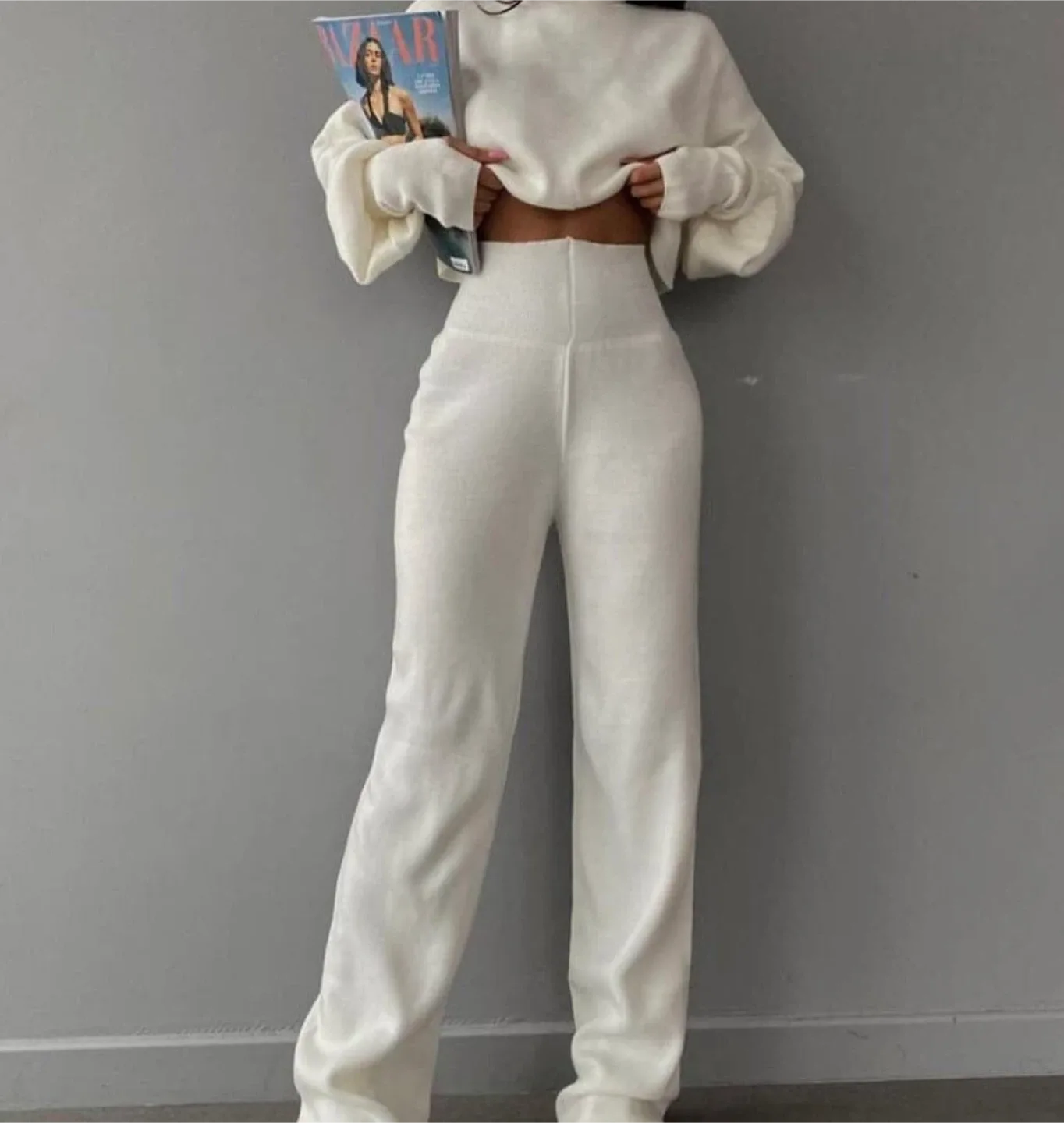 White Two pieces set image indicator(4)