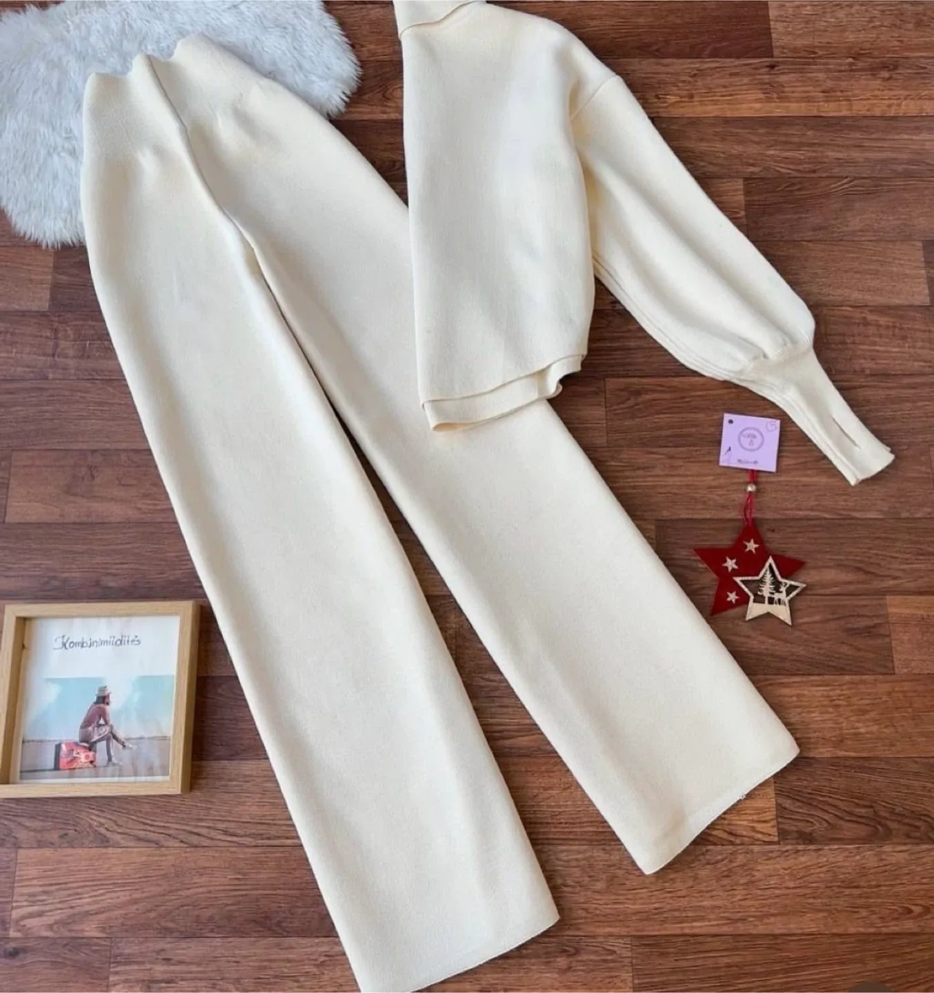 White Two pieces set image indicator(3)