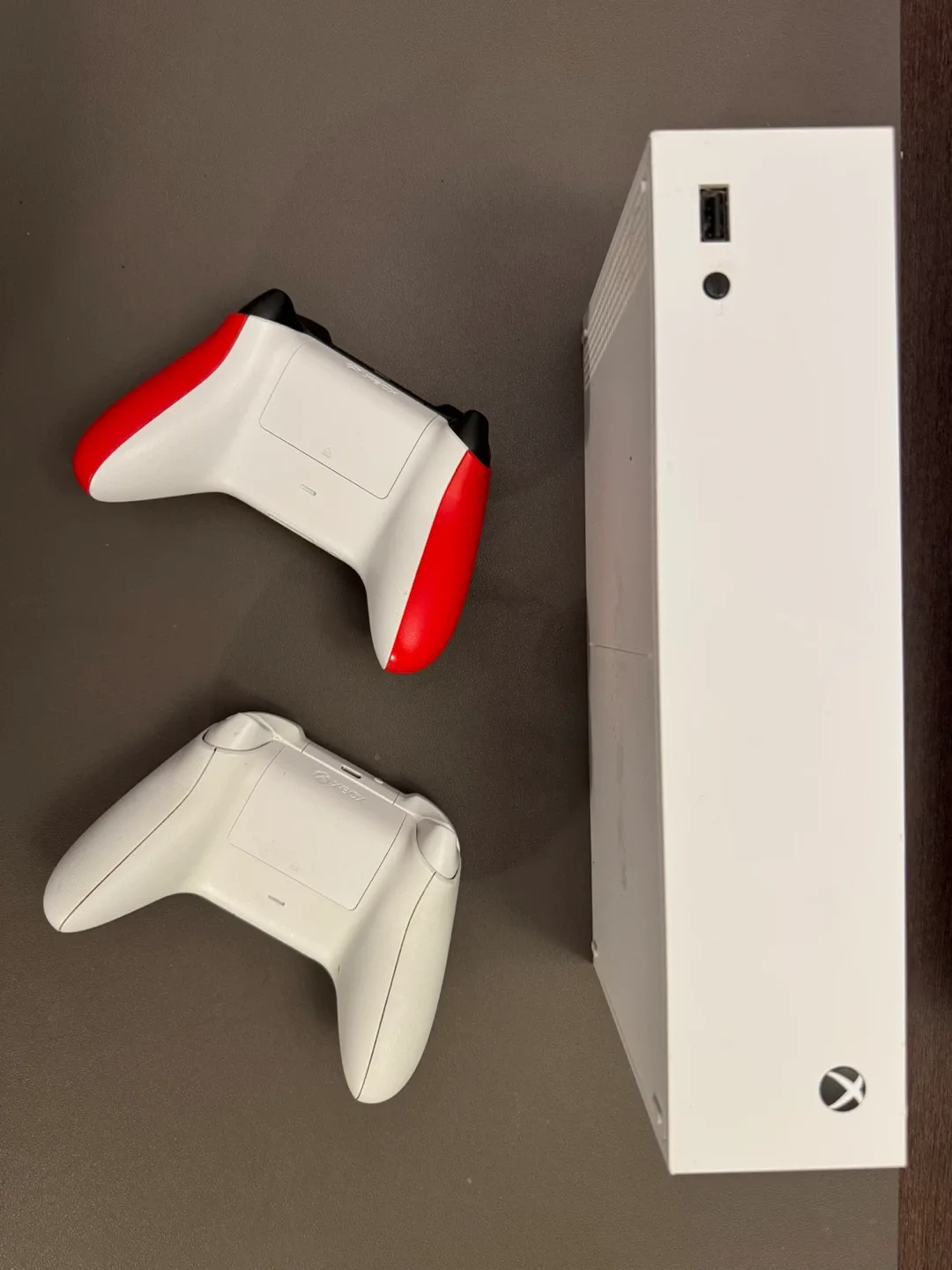 New Xbox Series S Console + 2 Controllers image indicator(2)