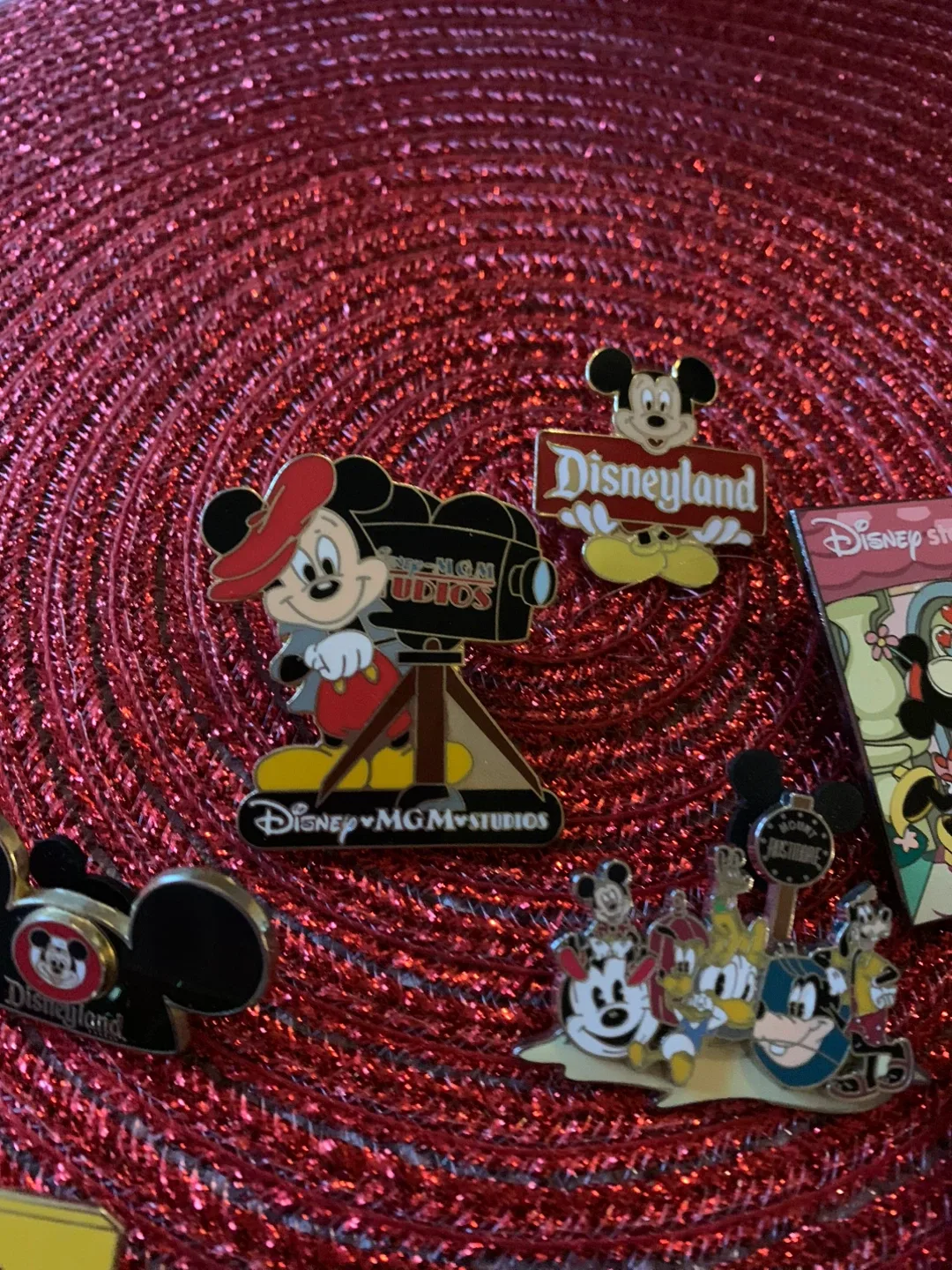 Disney Trading Pins - Disneyland, Euro Disney, MGM Studios image indicator(4)