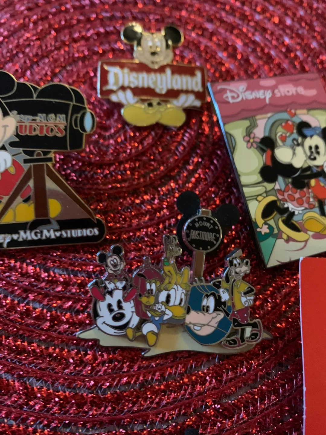 Disney Trading Pins - Disneyland, Euro Disney, MGM Studios image indicator(7)