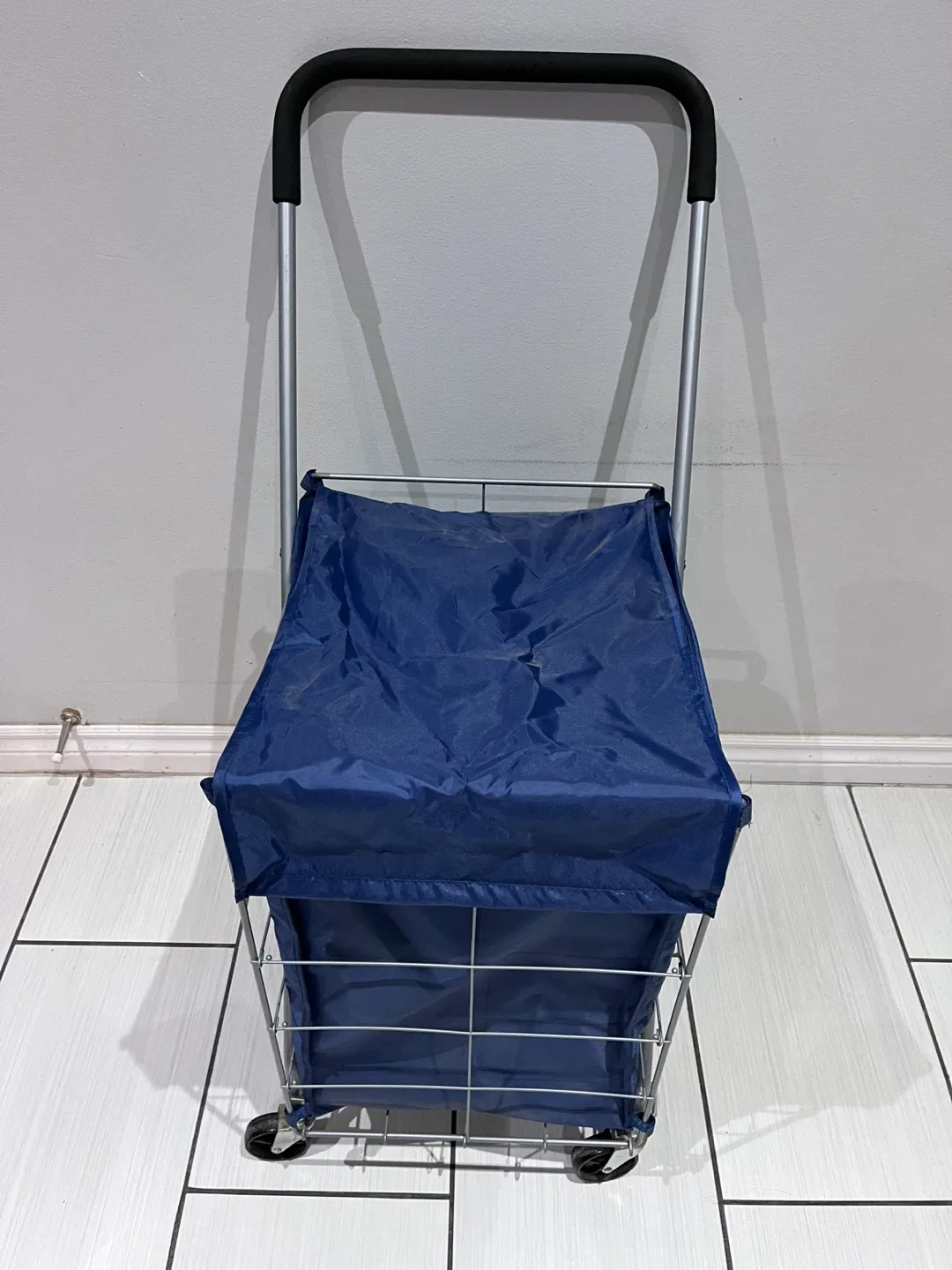 Blue Rolling Laundry or Shopping Cart image indicator(4)