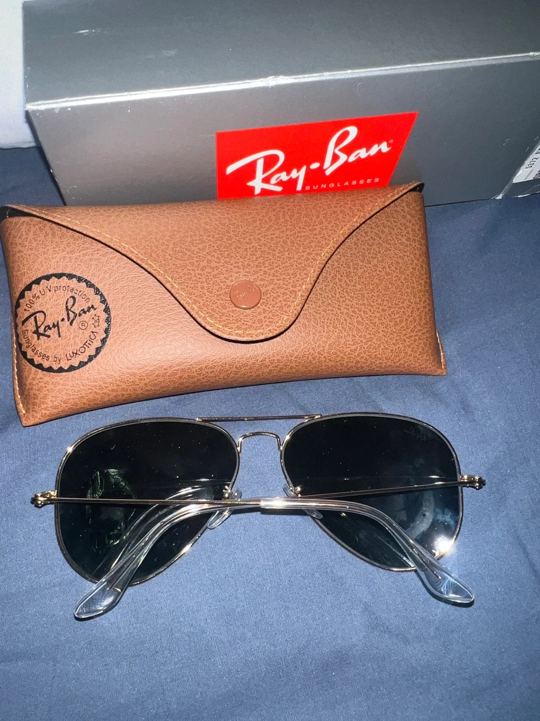 Ray-Ban Aviator Classic Sunglasses - Gold Frame, black Lenses image indicator(3)