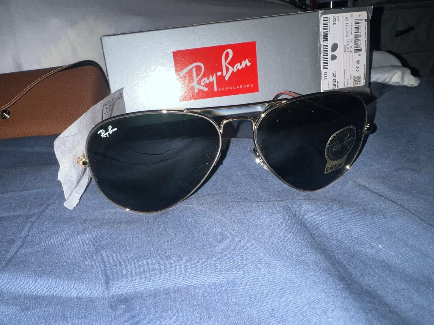 Ray-Ban Aviator Classic Sunglasses - Gold Frame, black Lenses image indicator(4)